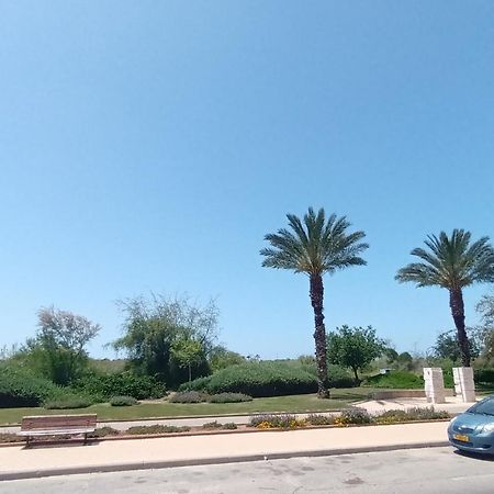 Beach Suite Israel- Private Jacuzzi Garden Suite & Gym, 3 Min Walk To Beach ביץ סוייט ישראל- ג'קוזי פרטי בגינה 3 דקות הליכה לים וחדר כושר Ashkelon Bagian luar foto