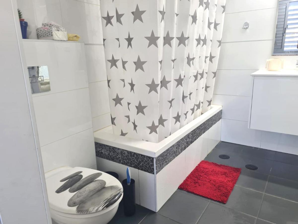 Beach Suite Israel- Private Jacuzzi Garden Suite & Gym, 3 Min Walk To Beach ביץ סוייט ישראל- ג'קוזי פרטי בגינה 3 דקות הליכה לים וחדר כושר Ashkelon Bagian luar foto