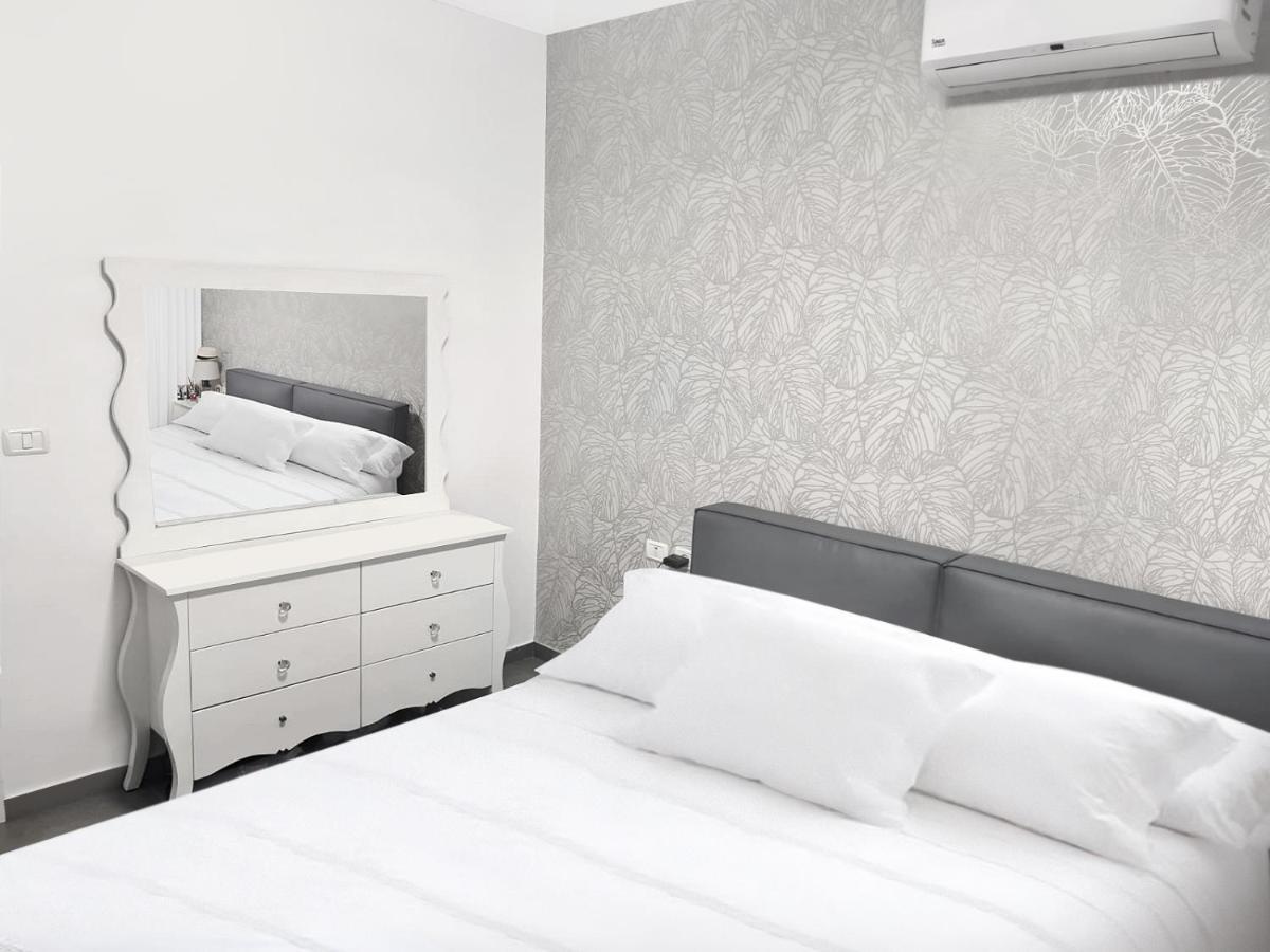 Beach Suite Israel- Private Jacuzzi Garden Suite & Gym, 3 Min Walk To Beach ביץ סוייט ישראל- ג'קוזי פרטי בגינה 3 דקות הליכה לים וחדר כושר Ashkelon Bagian luar foto
