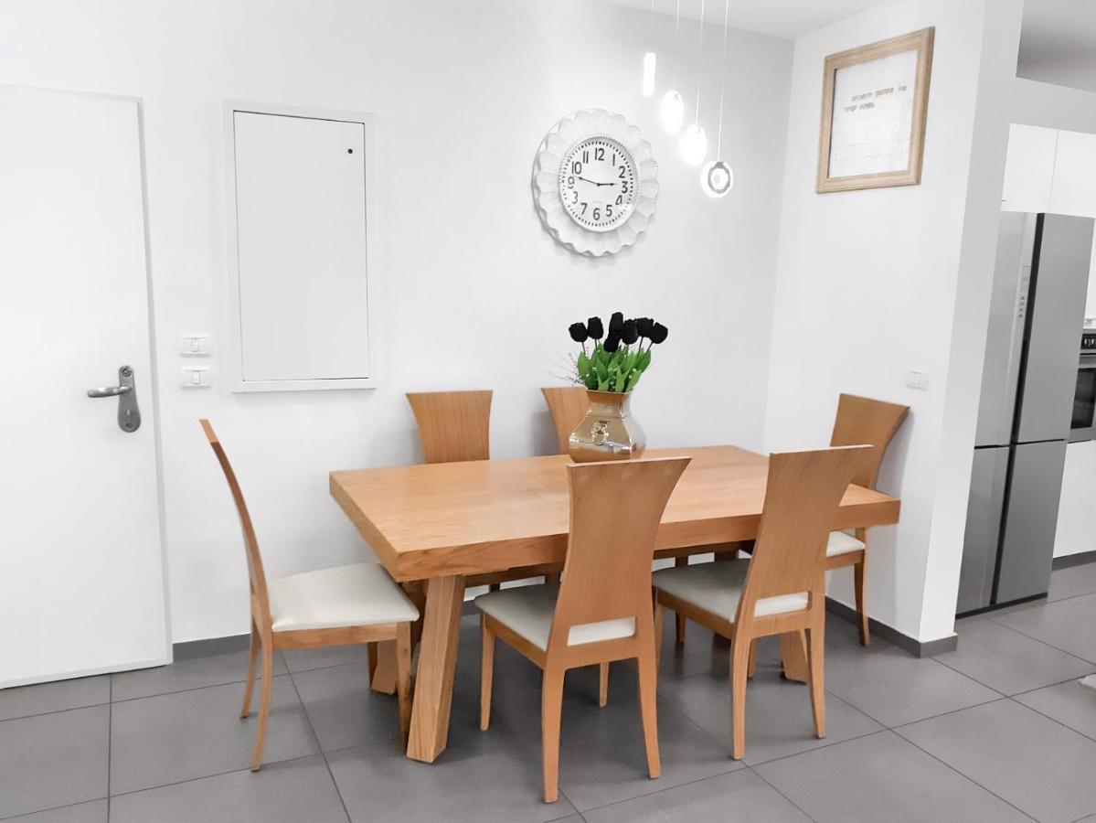 Beach Suite Israel- Private Jacuzzi Garden Suite & Gym, 3 Min Walk To Beach ביץ סוייט ישראל- ג'קוזי פרטי בגינה 3 דקות הליכה לים וחדר כושר Ashkelon Bagian luar foto
